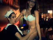 酒吧現場表演性愛