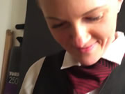 黑髮外國妞享受舌舔下體口愛感覺