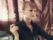 女士幫助壯男打手槍