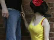 隔著一面牆美豔女神幫助直男決絕生理問題