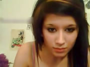 漂亮外國妞在直播撫摸自己並快樂地呻吟